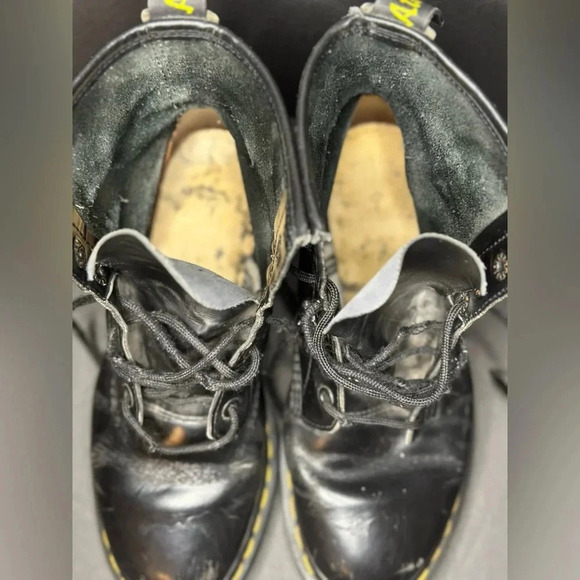 Dr Martens England Made Black Combat Boot 10 Eye Thrashed Street Lace Up - Picture 11 of 13